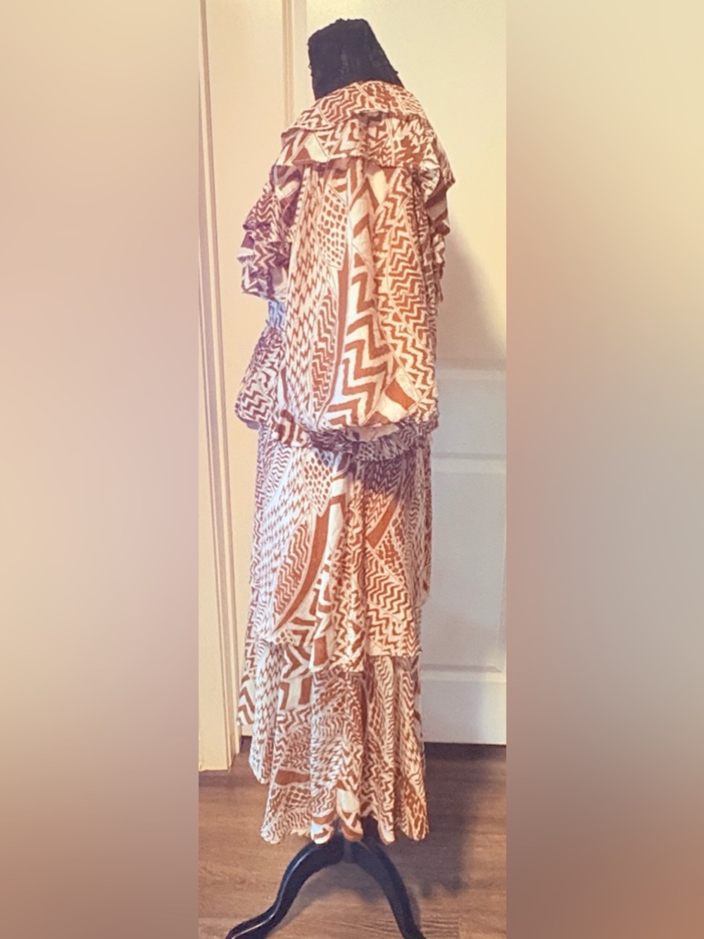 Karlie GEOMETRIC TRIBAL VNECK RUFFLE BROWN AND CREAM MIDI DRESS Size Small - Picture 5 of 12